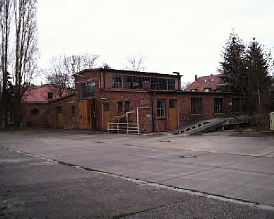 Abbildung des Photos der LKW-Werkstatt